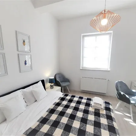Jantar Apartment *