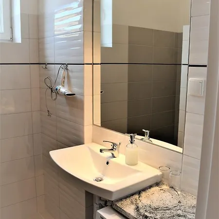 Jantar Apartment *